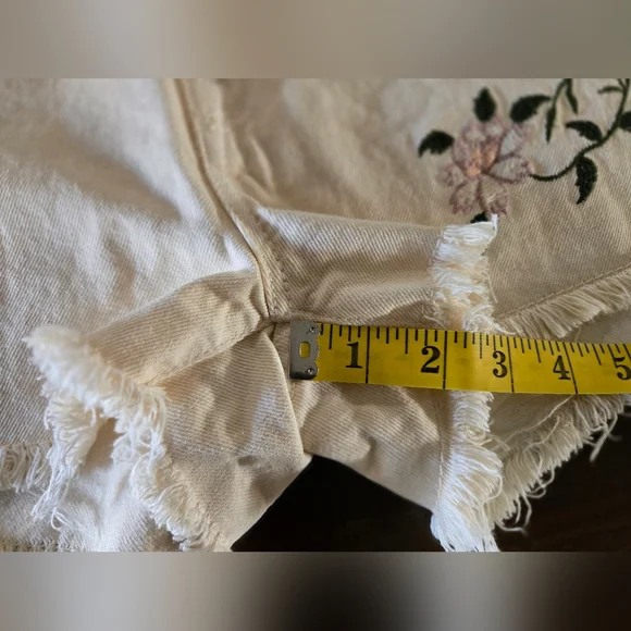 Zara Basic Embroidered Denim Shorts Z1975 Size 04 - Picture 9 of 9